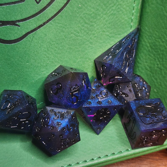 Dark blue and purple sharp resin cat dice set